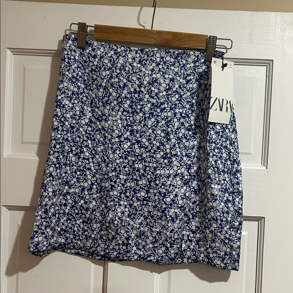 Zara White and Blue Floral Mini Skirt